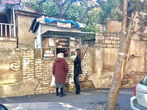 BW_Tiflis_Altstadt_Straßen Kiosk_Blog