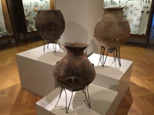 BW_Tiflis_Museum_Drei Tonkrüge_Blog