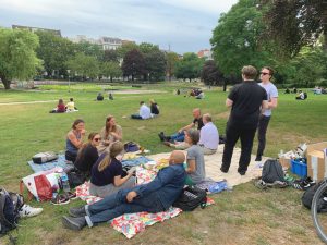 Weinpicknick im Park