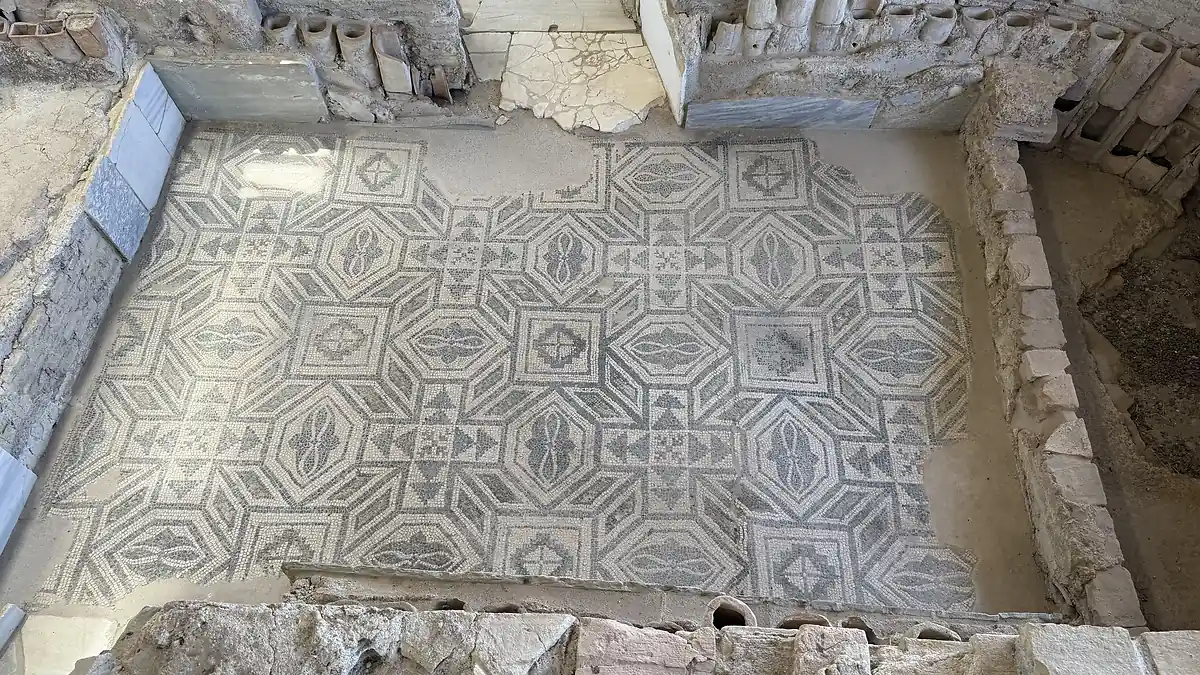 Geometrischer Mosaikboden in der Römischen Villa von Casignana