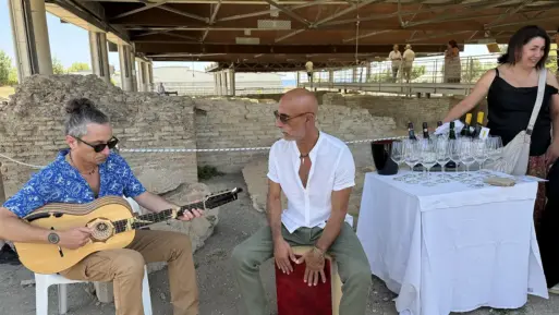 Weinverkostung mit Musik in der Römischen Villa von Casignana