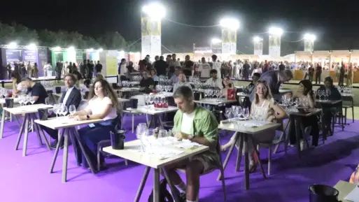 Open-Air-Verkostung bei Vinitaly and the City in Sibari